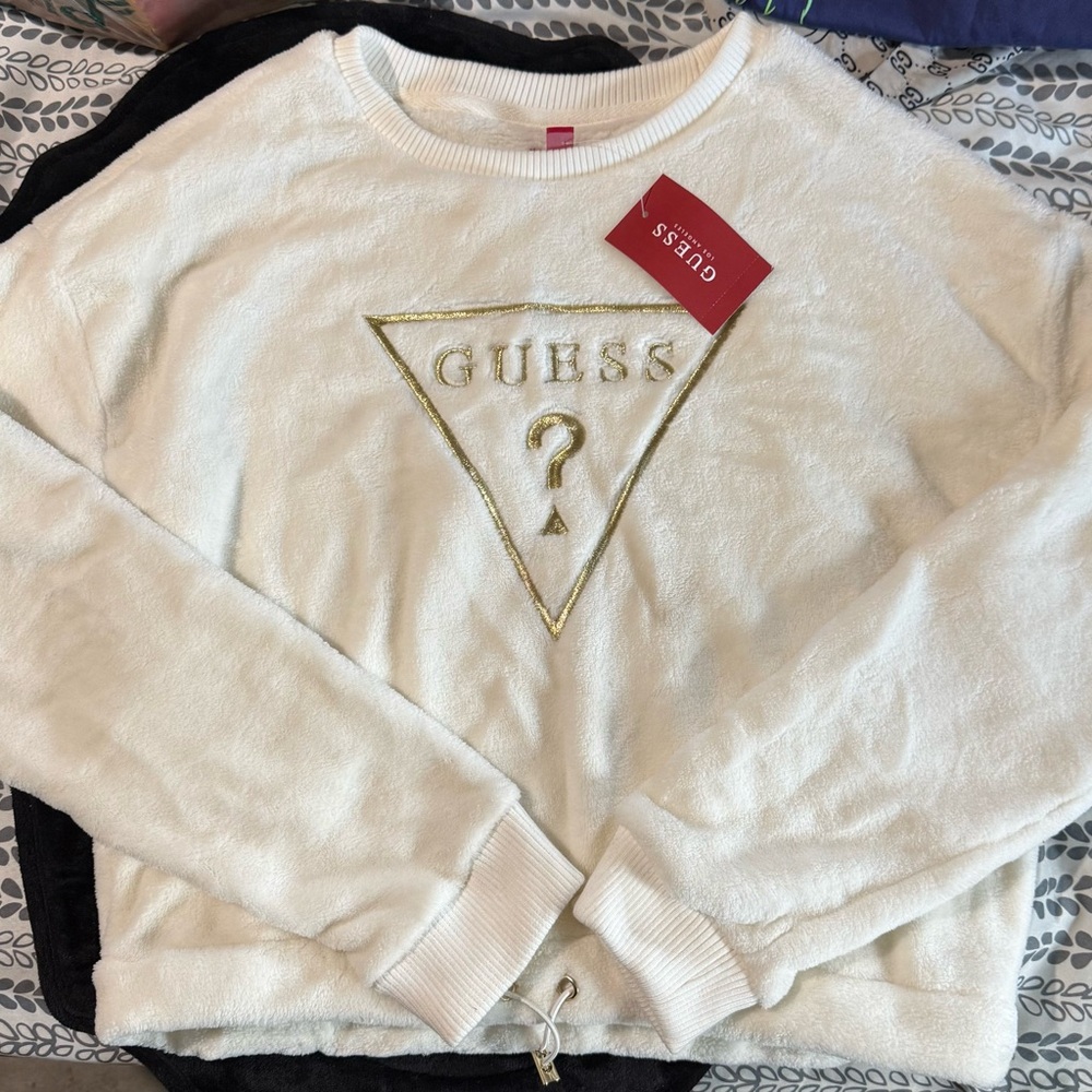 GUESS Women's White and Gold Logo Sweater